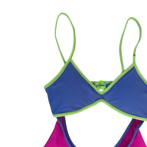 One One NWT Size Medium Colorblock One Piece Bathing Suit Beach Vacation - Picture 3 of 8